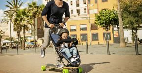 Designer cria longboard com carrinho de bebê anexado