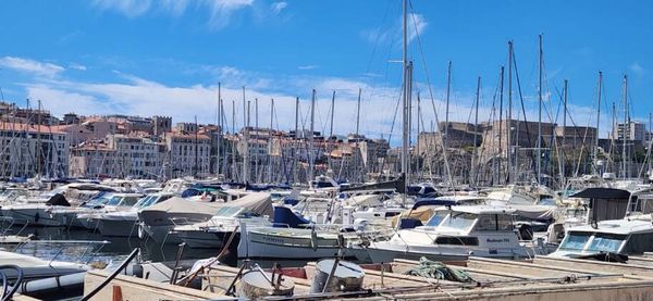 Vieux-Port é um dos cartões-postais de Marselha