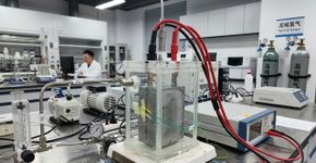 China cria bateria de magnésio e hidrogênio que funciona como uma “esponja química” capaz de absorver o gás durante a descarga sem depender de alta pressão