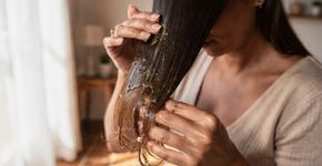Como recuperar pontas duplas e cabelos quebradiços com gel de babosa e óleo de rícino