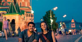 Este casal deu a volta ao mundo ouvindo histórias de professores
