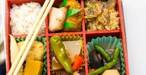 Empreendedora fatura vendendo marmitas japonesas