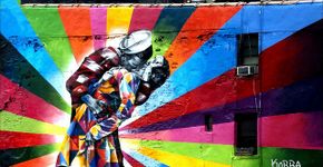 Kobra transforma suas obras em camiseta
