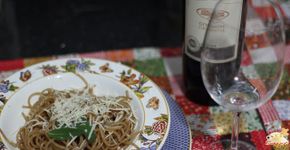 Macarrão na manteiga com sálvia fresca