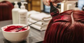 Este truque secreto entre cabeleireiros faz com que a cor da tintura dure mais tempo no cabelo