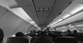 Evite esses 3 alimentos no avião para evitar qualquer tipo de problema
