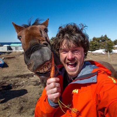 Fotógrafo tira selfies com animais