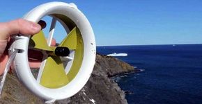 Turbina portátil permite carregar o celular com água ou vento