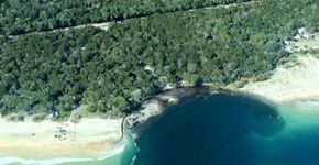 Buraco engole praia na Austrália; veja vídeo