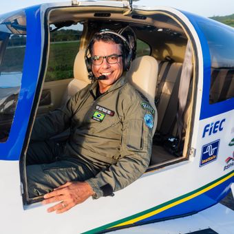 Featured mobile: Brasileiro dá volta ao mundo sozinho em avião monomotor