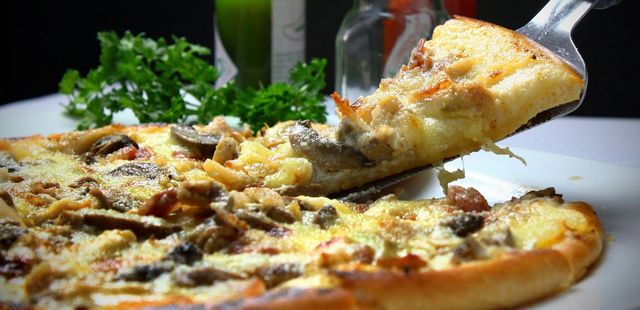 Pizza de frigideira: uma iguaria italiana para o seu dia a dia
