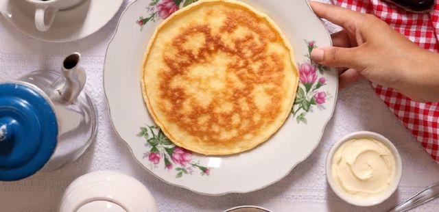 Pão de queijo de frigideira: rápido e delicioso para o lanche