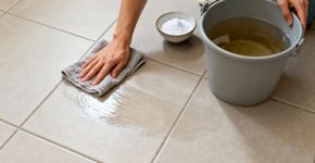 Seu piso fosco pode brilhar como novo com três coisas da sua cozinha