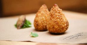 Das tradicionais às diferentonas: 10 lugares para comer coxinha