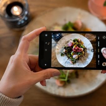 Featured mobile: Redes sociais redefinem a forma de escolher o que comer