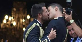 Pela primeira vez na Espanha, policiais casam de farda