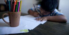 Como a arte-terapia ajudou um menino a superar traumas da guerra