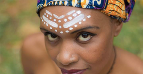 Dança africana, circo e coral de Heliópolis no Beco do Batman