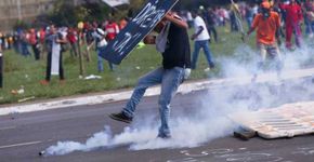 Confira imagens de violência em protesto contra Temer no DF