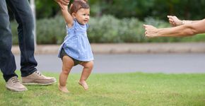 Primeiros passos do bebê: menos comparações, mais brincadeira
