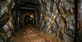 Minas de ouro e prata, túneis antigos e reservatórios artificiais construídos para movimentar uma indústria inteira: a cidade eslovaca onde surgiu, em 1762, a primeira academia de mineração e silvicultura da Europa
