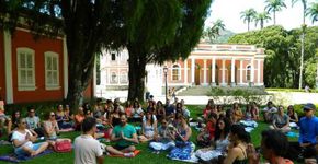 Rolé zen: todo sábado tem aula de meditação 0800 no Rio