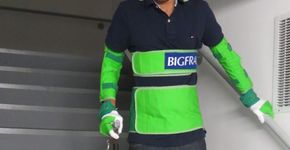 Roupa simula limitações de um idoso de 85 anos