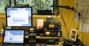 Alunos em cumprimento de medidas socioeducativas criam rádio dentro da escola