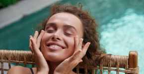 5 dicas para controlar a oleosidade e o brilho da pele no verão