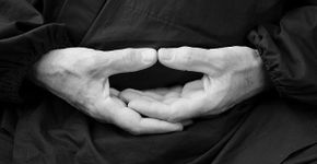 Por autocontrole e concentração, policiais meditam em mosteiro zen no ES