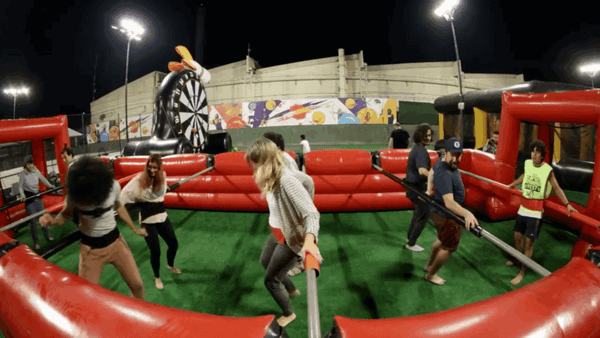 O Pophaus é um espaço de lazer com brinquedos radicais para os adultos brincarem para valer