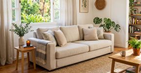 Cansado de cheiros teimosos na sua sala? Esse gesto ultra simples vai limpar e renovar seu sofá rapidinho!