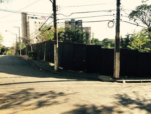 Ainda sem definição, terreno deverá ter construção de casas no local 