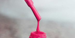 Este truque bem simples ajuda a abrir qualquer esmalte emperrado