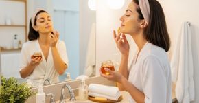 Como preparar uma máscara facial com mel para hidratar profundamente e devolver o viço da pele