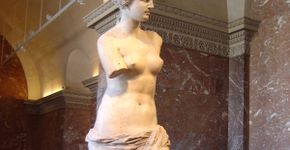 Escultura em argila: motivos florais