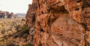 Paredões rochosos e pinturas rupestres formam um cenário impressionante no parque nacional do Piauí tombado pelo Iphan e marcado pela história da ocupação humana