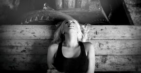Fotógrafo captura fotos belíssimas de mulheres tendo orgasmo