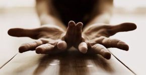 10 posições de ioga que podem te levar ao orgasmo