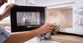 O jeito mais simples de limpar o micro-ondas sem esforço