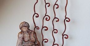 Artista Agnes Herczeg faz verdadeiras esculturas em renda