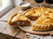 Featured side: Maria Lo, vencedora do MasterChef: “A empanada galega não leva atum, mas sim 14 sardinhas e 400g de farinha macia.”