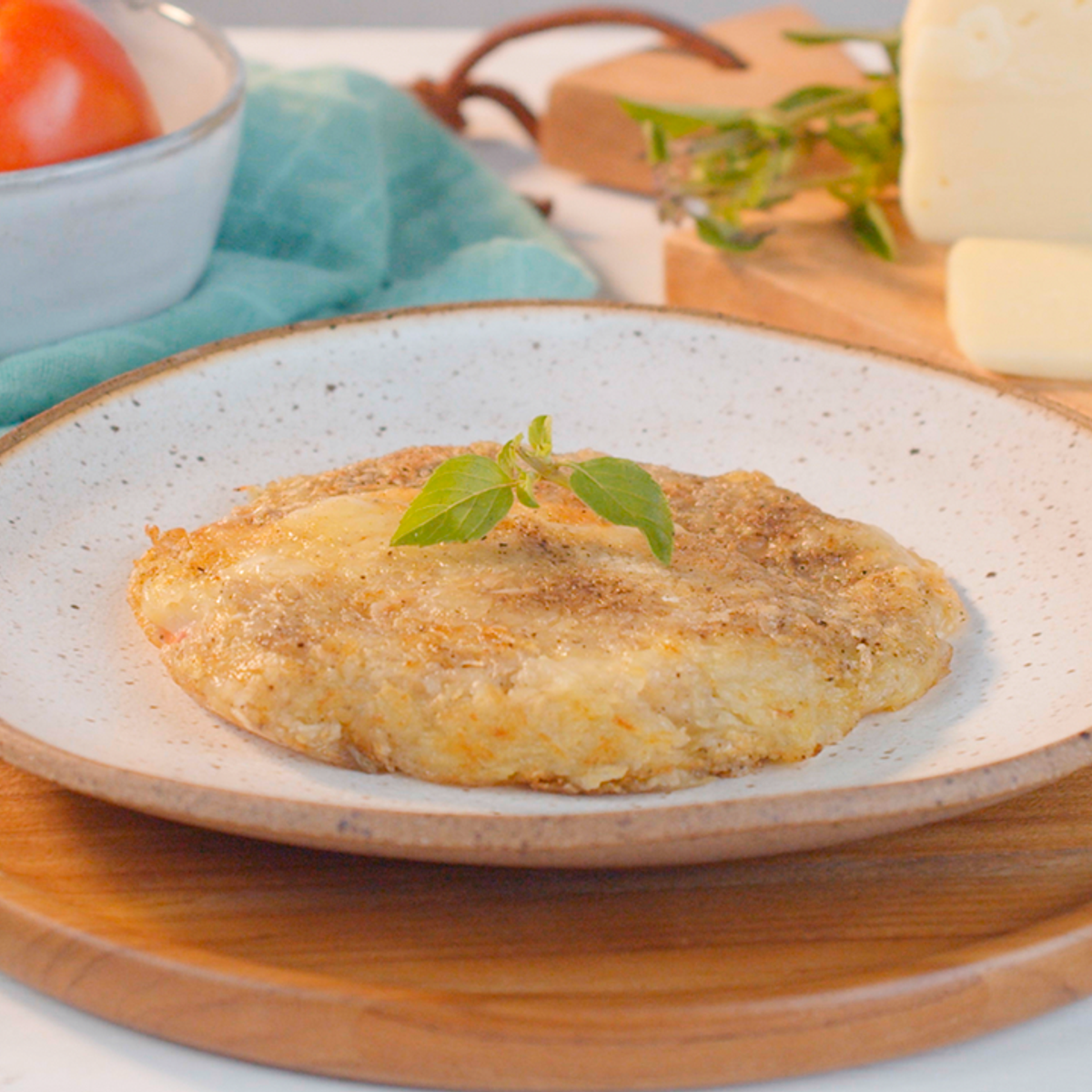 Batata rosti recheada à moda caprese: fácil e rápida