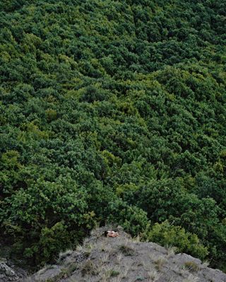 Os voluntários posaram em paisagens naturais exuberantes (Foto: Ruben Brulat)