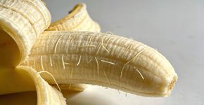 Como se chamam os “fios” da banana e por que é recomendado comê-los?