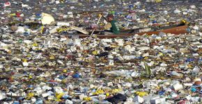 Plástico velho vira petróleo com nova técnica de reciclagem