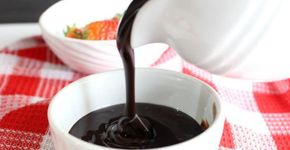 Aprenda a fazer calda de chocolate sem leite condensado