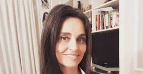 Carla Vilhena posta fotos aos 20 para celebrar os 50 anos