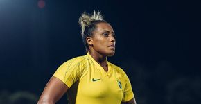 Goleira da seleção, Bárbara ofende atleta paralímpica em briga na web