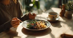 Entenda como a pressa na hora de comer pode sabotar sua saúde